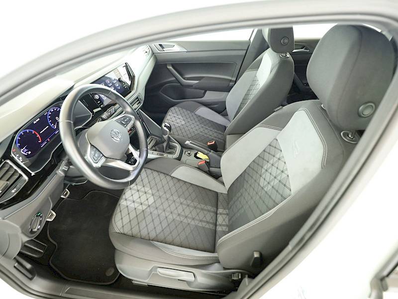 VW Polo  1.0 TSI R-Line *Matrix*RFK*SHZ*AppleCar*