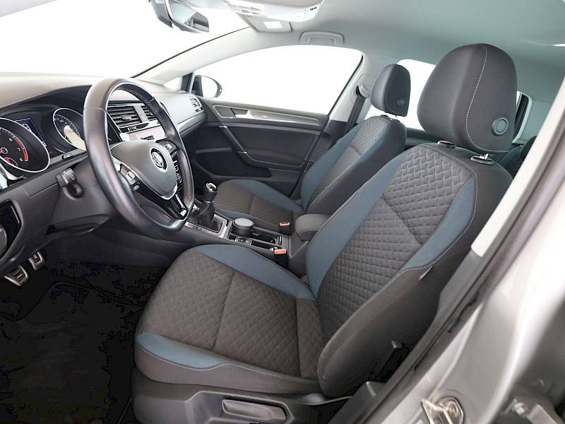 VW Golf  VII 1.0 TSI Comfortline *LED*PDC*Navi*